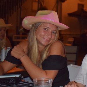 Meet your Posher, Amira